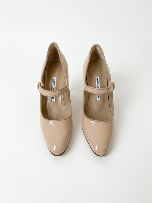 Manolo Blahnik Iconic Beige Patent Leather Mary Jane Heels (37 IT)