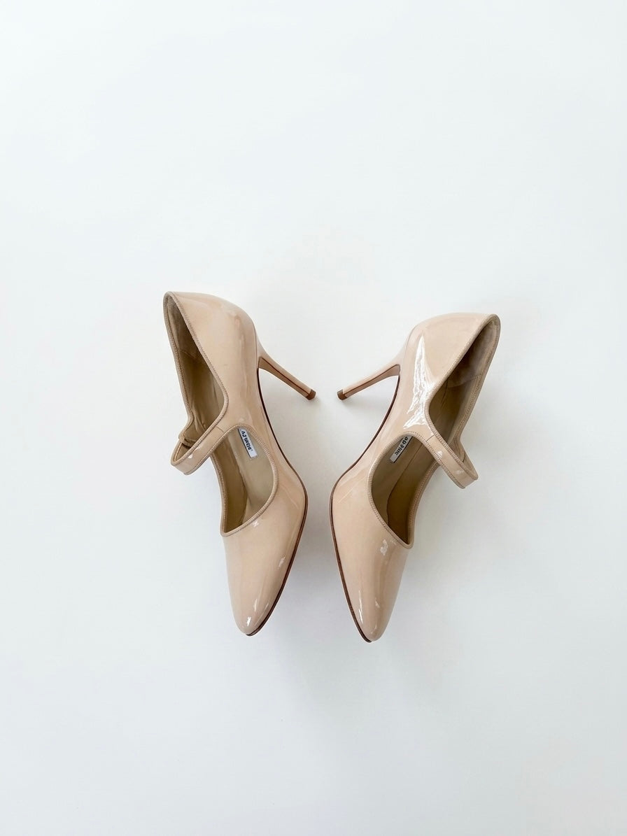 Manolo Blahnik Iconic Beige Patent Leather Mary Jane Heels (37 IT)