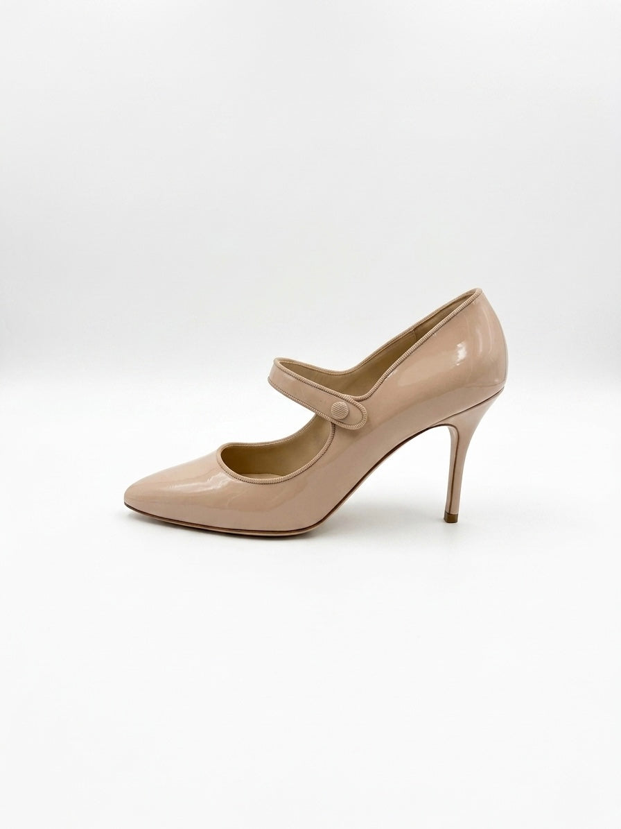 Manolo Blahnik Iconic Beige Patent Leather Mary Jane Heels (37 IT)