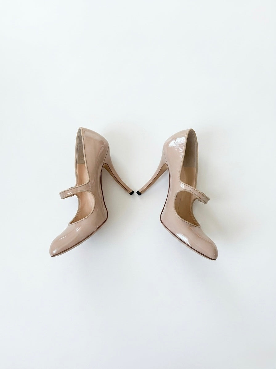 Manolo Blahnik Iconic Beige Patent Leather Mary Jane Curve Heels (36.5 IT)