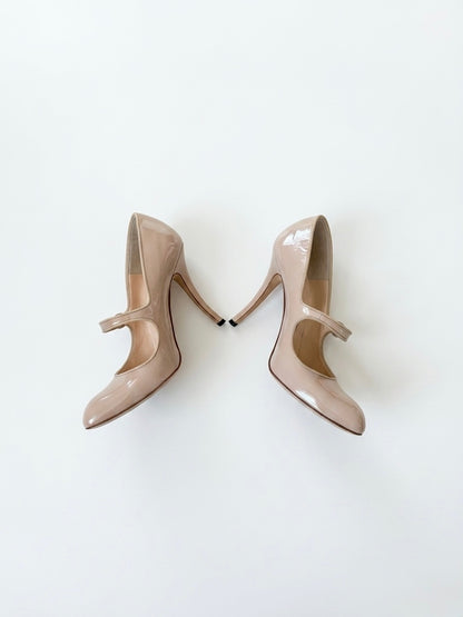Manolo Blahnik Iconic Beige Patent Leather Mary Jane Curve Heels (36.5 IT)