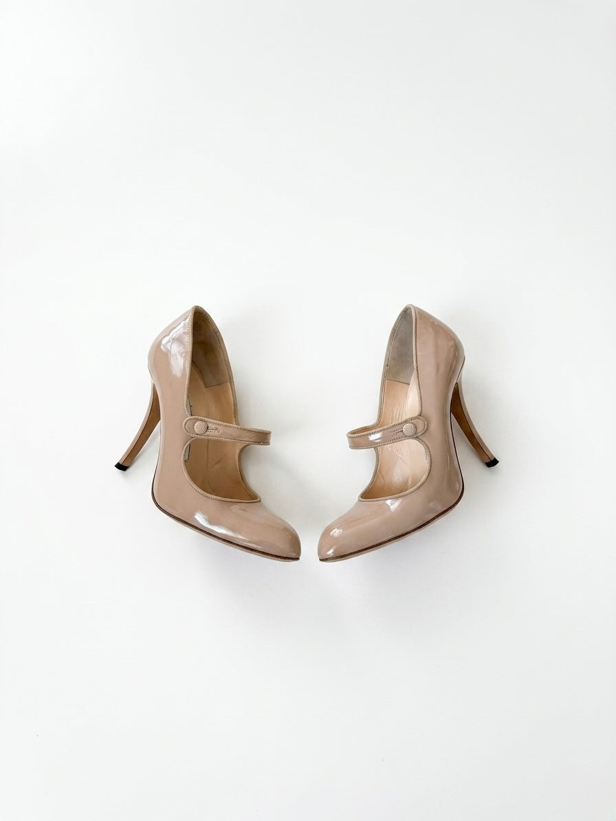 Manolo Blahnik Iconic Beige Patent Leather Mary Jane Curve Heels (36.5 IT)