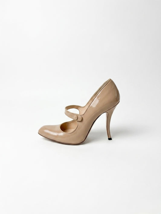 Manolo Blahnik Iconic Beige Patent Leather Mary Jane Curve Heels (36.5 IT)